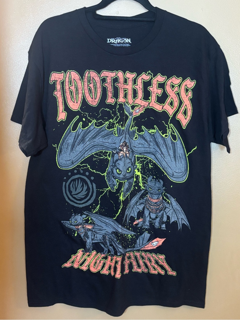 How To Train Your Dragon Toothless Men’s Tee size Large NWOT